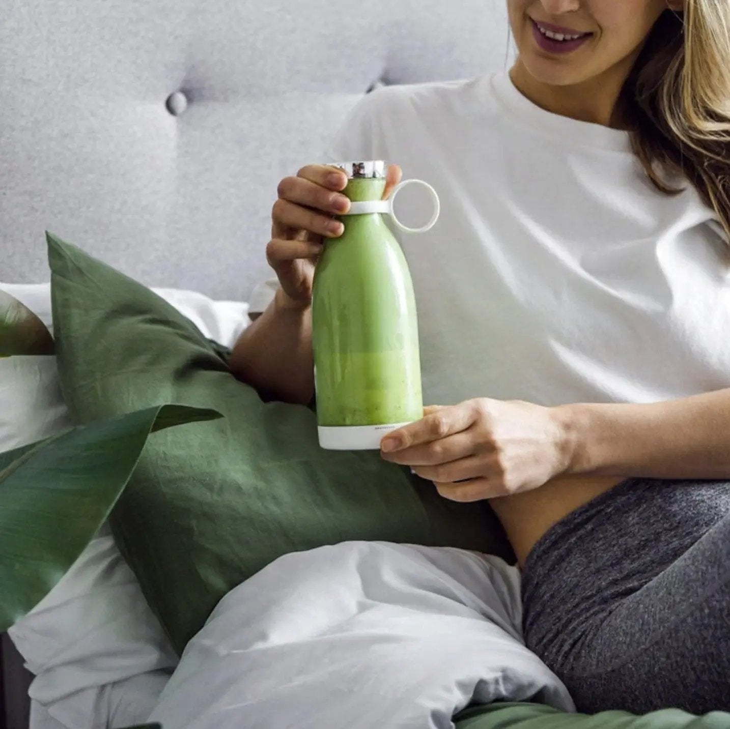 Portable Blender Bottle | HavenGlow Smoothie & Juice Maker Storesbybeckett.com